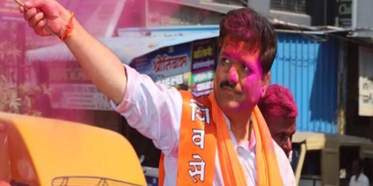 Dharashiv Breaking : ओमराजे निंबाळकर यांच्या शक्ती प्रदर्शनादरम्यान आमदार कैलास पाटील यांना उष्माघाताने आली चक्कर; रुग्णालयात तातडीने उपचार सुरू