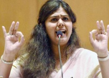 Pankaja Munde : ” मी उमेदवार म्हणून पसंत आहे का ? बदलून घ्यायचा का ? ” नेमकं काय म्हणाल्या पंकजा मुंडे ? वाचा सविस्तर