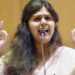 Pankaja Munde : ” मी उमेदवार म्हणून पसंत आहे का ? बदलून घ्यायचा का ? ” नेमकं काय म्हणाल्या पंकजा मुंडे ? वाचा सविस्तर