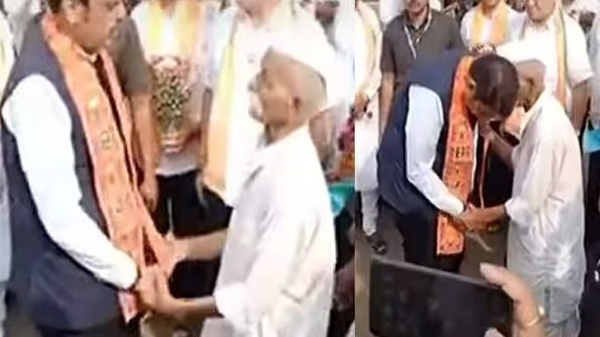 Photo Of The Day : उपमुख्यमंत्री देवेंद्र फडणवीसांच्या कानात नेमकं काय म्हणाले संभाजी भिडे गुरुजी ?