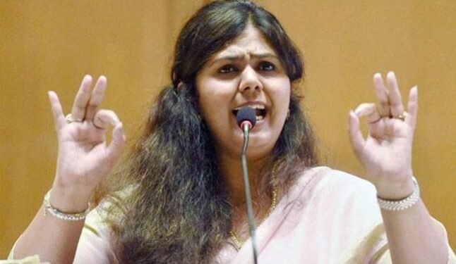 मनोज जरांगे विरुद्ध पंकजा मुंडे वाद चिघळला; ” शब्द मागे घेत नाही, मी गोपीनाथ मुंडेंची औलाद..! ” नेमकं काय घडलं ? वाचा सविस्तर