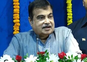 Nitin Gadkari : पुसदमध्ये भाषणादरम्यान ज्येष्ठ नेते नितीन गडकरी यांना भोवळ आली; आता प्रकृती कशी? वाचा सविस्तर