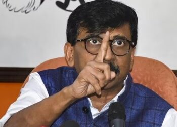 ” सकाळी येणाऱ्या मतदारांना ना उमेद करणं हे निवडणुकीच्या यंत्रणेत मोदीकृत भाजपच षडयंत्र ! ” संजय राऊत यांचा गंभीर आरोप