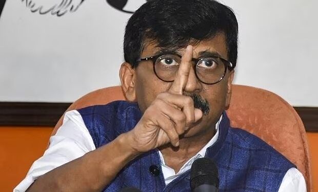 ” सकाळी येणाऱ्या मतदारांना ना उमेद करणं हे निवडणुकीच्या यंत्रणेत मोदीकृत भाजपच षडयंत्र ! ” संजय राऊत यांचा गंभीर आरोप