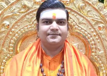 Nashik Lok Sabha Elections : महायुतीला नाशिकमध्ये उमेदवारीच गणितचं सुटेना; भाजपकडून आता महंत अनिकेत शास्त्रींची देखील इच्छुकांच्या यादीमध्ये उडी