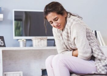 Menstrual Cramps : त्या दिवसांमध्ये पोटातील वेदना थांबवण्यासाठी औषधांपेक्षा घ्या हे 6 प्रकारचे चहा !