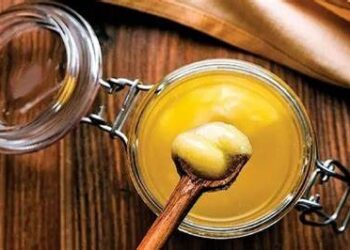 Health Wealth : सकाळी रिकाम्या पोटी 1 चमचा तूप खाल्ल्याने शरीराला मिळतात हे फायदे; जाणून घ्याल तर रोज तूप खाल !
