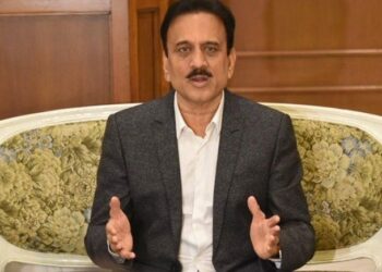 Girish Mahajan : ” कधी पावसात ओलं व्हायचं, कधी रडायचं, कधी आजारी पडायचं…! ” गिरीश महाजनांची पवार कुटुंबीयांवर खोचक टिप्पणी