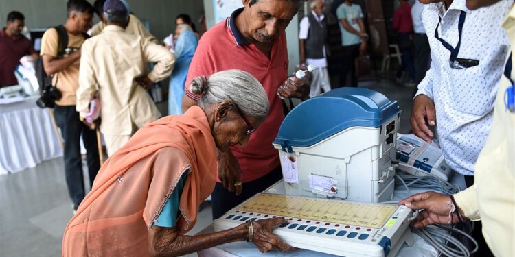 Lok Sabha Elections Updates : महाराष्ट्रात चौथ्या टप्प्यातील मतदान प्रक्रिया पूर्ण; नंदुरबारमध्ये सर्वाधिक तर शिरूरमध्ये सर्वात कमी मतदान