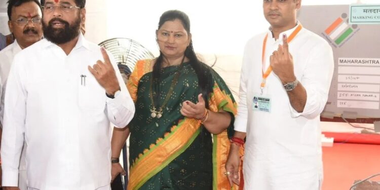 मोठी बातमी : लोकसभा निवडणुक मतदानाचा आज पाचवा टप्पा; मुख्यमंत्र्यांनी सहकुटुंब मतदानाचा हक्क बजावला