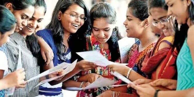 विद्यार्थ्यांची प्रतीक्षा संपली ! बारावी बोर्डाचा निकाल 93.37%; कोकण विभागाने मारली बाजी, दुपारी 1 वाजता या साईटवर पाहता येणार निकाल