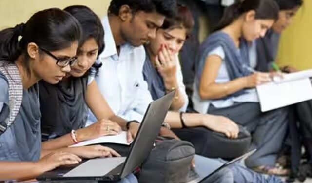 महत्वाची बातमी : बारावी बोर्ड परीक्षेचा निकाल पाहण्यासाठी विद्यार्थ्यांची झुंबड आणि वेबसाईट झाली क्रॅश