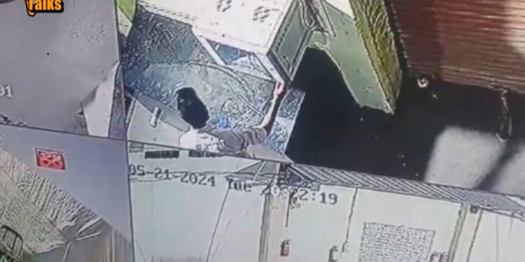 Nilesh Lanke : संरक्षण व्यवस्था थोडे उठा माणूस गोदामा पर्यंत आलाय ! अहमदनगरमध्ये EVM ठेवलेल्या स्ट्राँग रुममध्ये नेमकं काय झालं? निलेश लंकेंच्या ट्विटने खळबळ