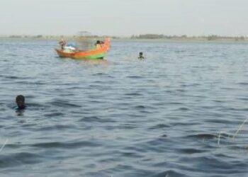 Big News : इंदापुरात उजनी धरणामध्ये प्रवासी बोट उलटली; 17 तासानंतर बोट सापडली पण 6 जण अजूनही बेपत्ता