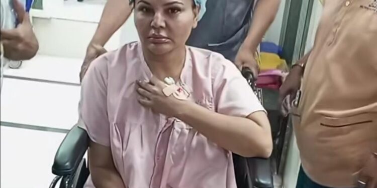 Rakhi Sawant : राखी सावंतवर 3 तास शस्त्रक्रिया; ” देवाकडे प्रार्थना करतो की ट्यूमर कॅन्सरचा असू नये..! ” नेमकं काय म्हणाला राखीचा पूर्वपती