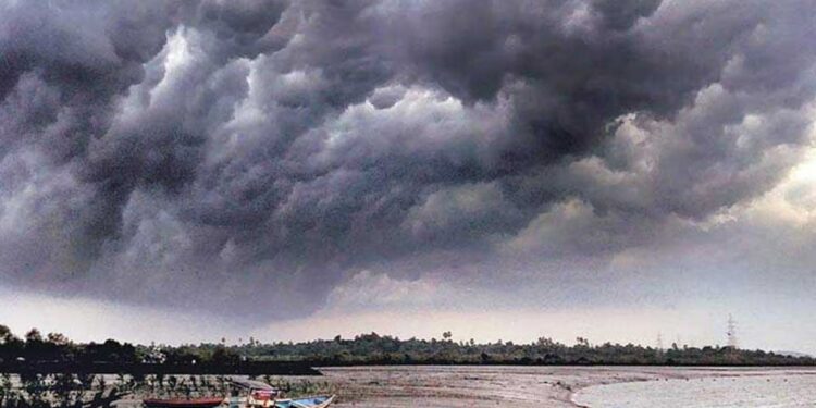 Rain Update : कोकण आणि मध्य महाराष्ट्रात पावसाचा तडाखा; रेनकोट बाहेर काढण्याची वेळ आली ! हवामान विभागाने दिला हा अंदाज