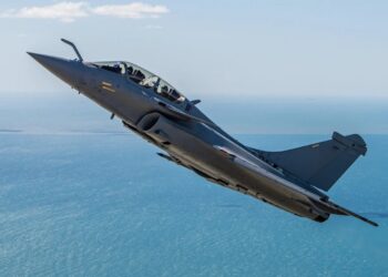 Rafale Fighter Jets : भारतीय नौदलात सामील होणार 26 राफेल फायटर जेट्स; या राफेलची खासियत वाचून अचंबित व्हाल