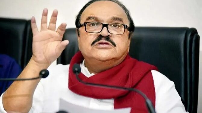 Chhagan Bhujbal : “मनुस्मृतीचा चंचू प्रवेश शालेय अभ्यासक्रमात नको!” छगन भुजबळ महायुतीलाच सातत्याने देत आहेत घरचा आहेर, नेमकं काय शिजतंय ?