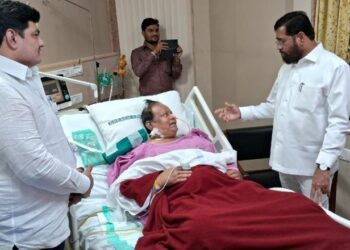 MLA Shahajibapu Patil : आमदार शहाजीबापू पाटील यांच्यावर ब्रिच कँडी रुग्णालयात शस्त्रक्रिया; मुख्यमंत्री एकनाथ शिंदेंनी घेतली भेट