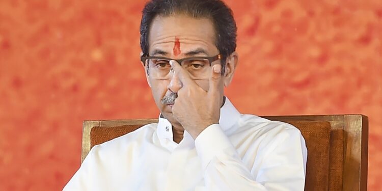 मोठी बातमी : निवडणूक आयोग उद्धव ठाकरेंवर करणार कारवाई; मुंबईतील मतदानाच्या दिवशी उद्धव ठाकरे यांनी केलं होतं असं काही…