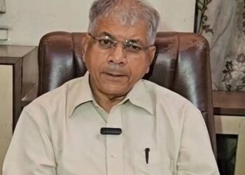 Akola Lok Sabha Results Update : अकोल्यातून प्रकाश आंबेडकरांची आघाडी; अटीतटीची लढत