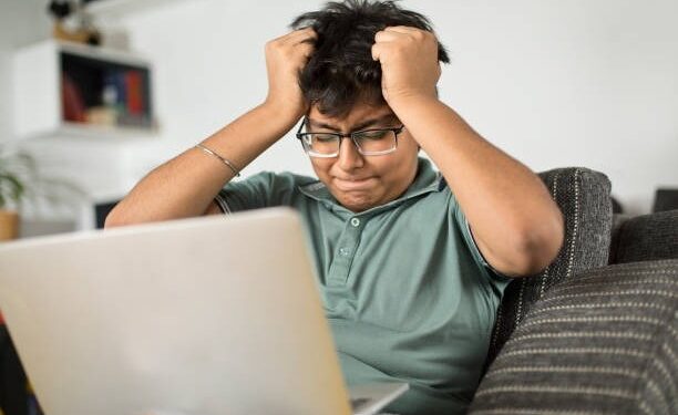 ‘टेलिमानस’: महाविद्यालयीन विद्यार्थ्यांसाठी खास मोहीम; नैराश्यावर मात करण्यासाठी आरोग्य विभागाची ‘ टेलिमानस ‘ सेवा, जाणून घ्या सविस्तर माहिती